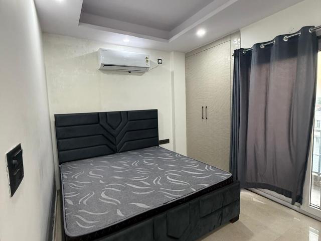 Resale | 3 BHK + Servant Room 2368 Sq.Ft. Apartment in Unitech Uniworld City