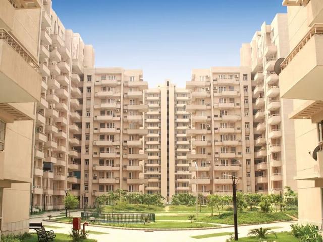 Resale | 3 BHK + Servant Room 2370 Sq.Ft. Apartment in The Legend One