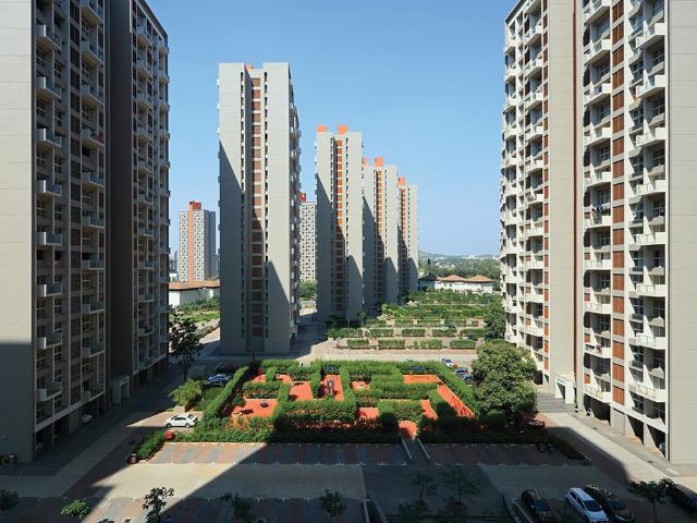 Resale | 3 BHK + Servant Room 2376 Sq.Ft. Apartment in Lodha Belmondo