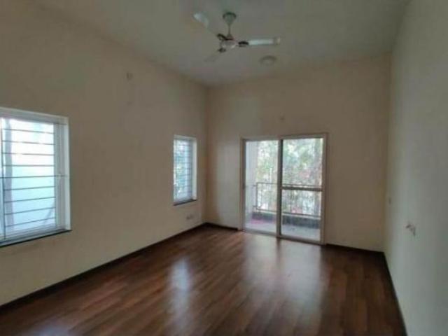 Resale | 3 BHK + Servant Room 35000 Sq.Ft. Villa in Clover Village
