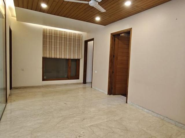 Resale | 3 BHK + Servant Room 3500 Sq.Ft. Apartment in Pioneer Park Araya