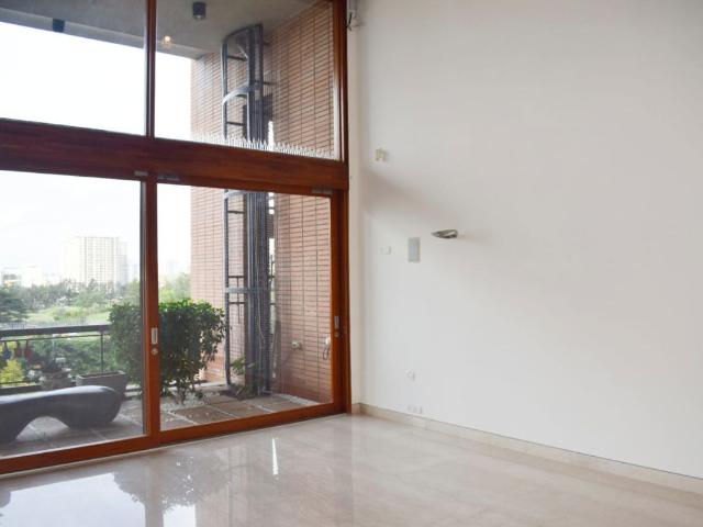 Resale | 3 BHK + Servant Room 3600 Sq.Ft. Apartment in Sterling Finsbury Park