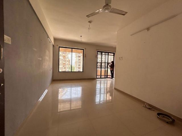 Resale | 3 BHK + Servant Room 950 Sq.Ft. Apartment in Godrej Greens