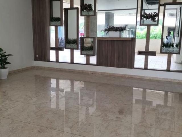 Resale | 3 BHK + Servant Room 913 Sq.Ft. Apartment in Majestique 38 Park Majestique