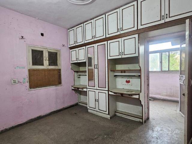 Resale | 3 BHK + Study Room 900 Sq.Ft. Apartment in Dilshad Garden