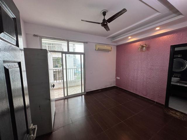 Resale | 3 BHK + Study Room 927 Sq.Ft. Apartment in Paramount Symphony