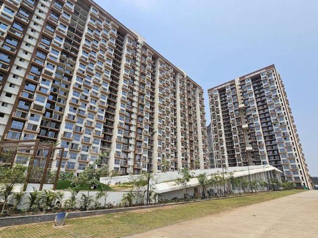 Resale | 3 BHK + Study Room 960 Sq.Ft. Apartment in Godrej Sky Greens