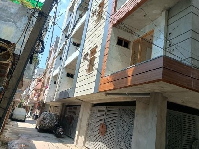 Resale | 3 BHK + Study Room 1000 Sq.Ft. Apartment in Dashrath Puri