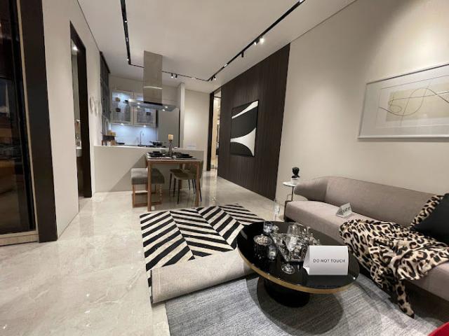 Resale | 3 BHK + Study Room 1000 Sq.Ft. Apartment in Oberoi Springs