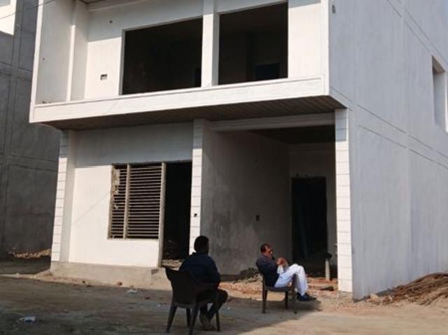 Resale | 3 BHK + Study Room 100 Sq.Yd. Villa in Sector 16B