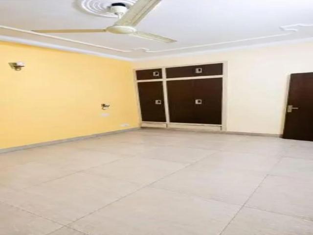 Resale | 3 BHK + Study Room 1250 Sq.Ft. Apartment in Patparganj