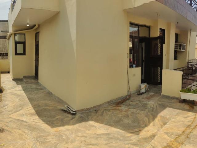 Resale | 3 BHK + Study Room 1300 Sq.Ft. Apartment in Dilshad Colony