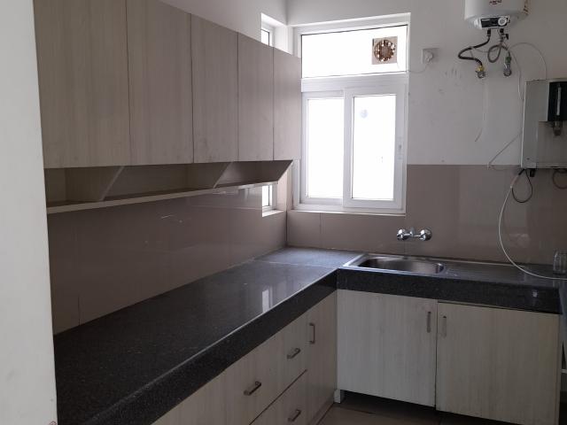 Resale | 3 BHK + Study Room 1380 Sq.Ft. Apartment in Emaar MGF Emerald Hills
