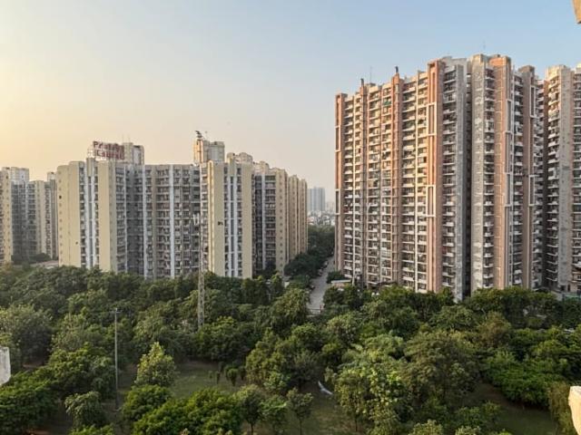 Resale | 3 BHK + Study Room 1475 Sq.Ft. Apartment in Amrapali Zodiac