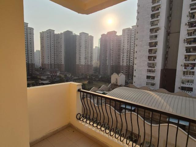 Resale | 3 BHK + Study Room 1475 Sq.Ft. Apartment in Amrapali Zodiac