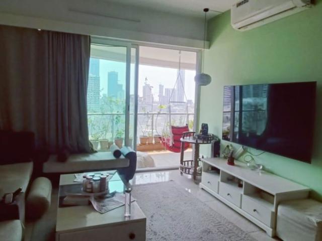 Resale | 3 BHK + Study Room 1556 Sq.Ft. Apartment in Prabhadevi CHS