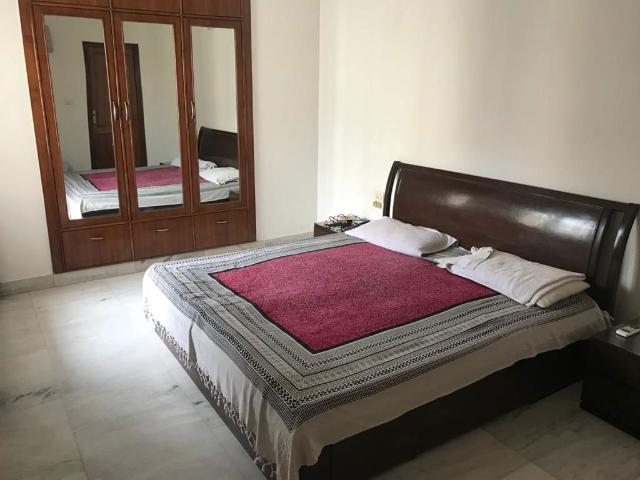 Resale | 3 BHK + Study Room 1600 Sq.Ft. Apartment in Park View Apartments Noida