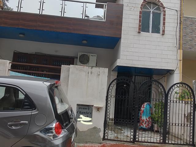Resale | 3 BHK + Study Room 160 Sq.Yd. Independent House in Sector 16