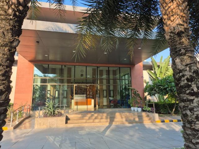 Resale | 3 BHK + Study Room 1615 Sq.Ft. Apartment in Mahindra Aura