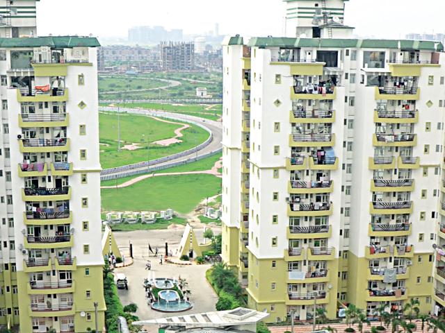 Resale | 3 BHK + Study Room 1750 Sq.Ft. Apartment in Supertech Emperor