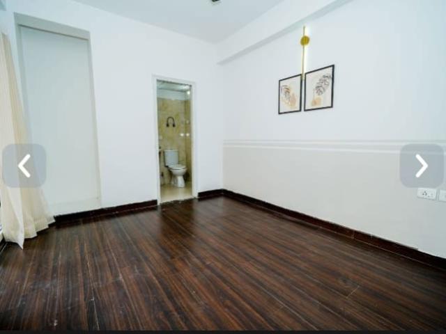 Resale | 3 BHK + Study Room 1775 Sq.Ft. Apartment in Amrapali Platinum