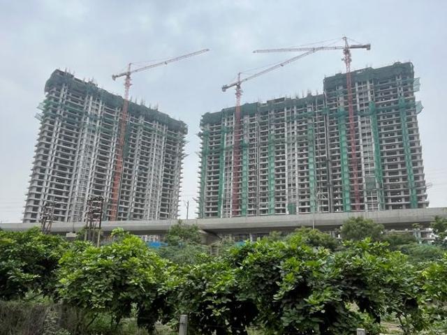 Resale | 3 BHK + Study Room 1800 Sq.Ft. Apartment in Godrej Jardinia