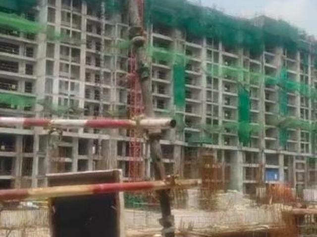 Resale | 3 BHK + Study Room 1800 Sq.Ft. Apartment in Godrej Jardinia