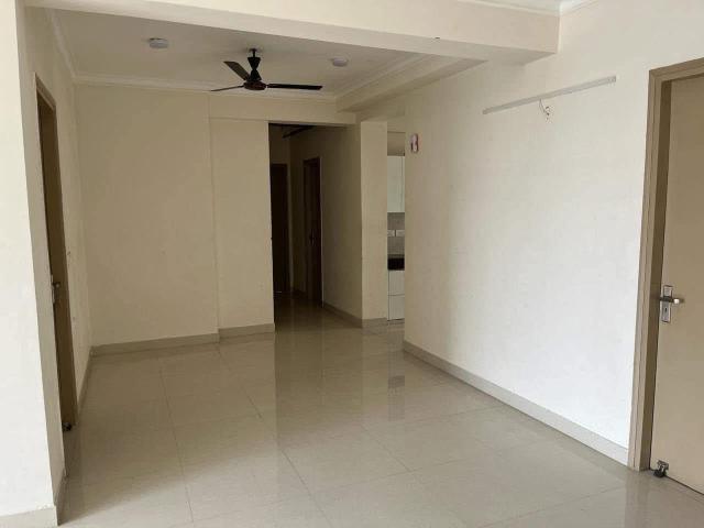 Resale | 3 BHK + Study Room 1931 Sq.Ft. Apartment in DLF The Skycourt