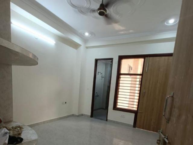 Resale | 3 BHK + Study Room 1950 Sq.Ft. Apartment in Shree Vardhman Victoria