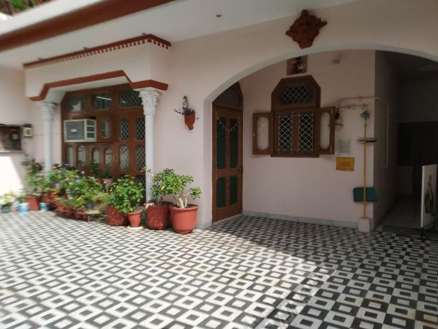 Resale | 3 BHK + Study Room 200 Sq.Mt. Independent House in Govindpuram