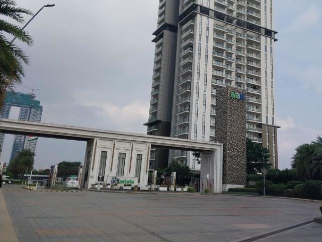 Resale | 3 BHK + Study Room 2018 Sq.Ft. Apartment in M3M Skywalk