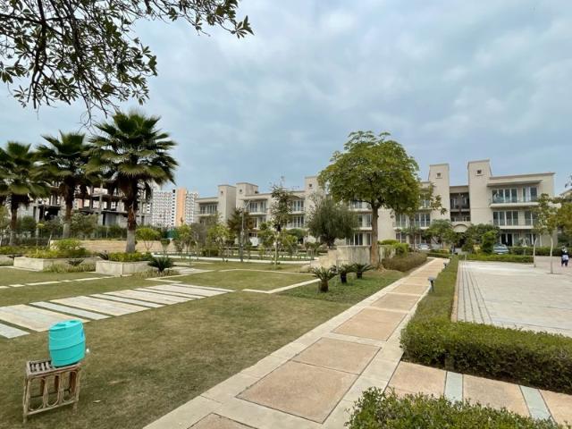 Resale | 3 BHK + Study Room,Extra Room 2647 Sq.Ft. Apartment in BPTP Amstoria Country Floor