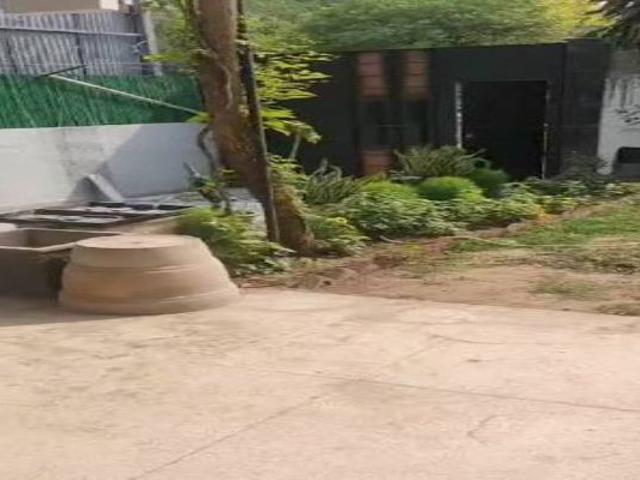 Resale | 3 BHK + Study Room,Extra Room 500 Sq.Yd. Villa in South Extension II