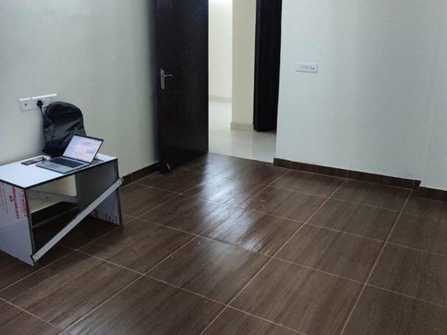 Resale | 3 BHK + Store Room 1350 Sq.Ft. Apartment in Amrapali Hanging Gardens