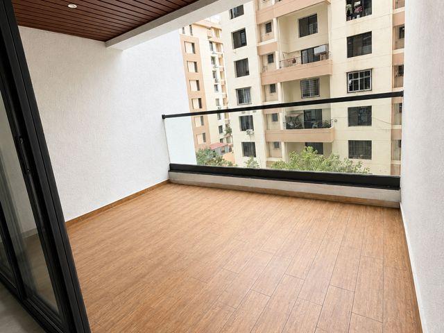 Resale | 3 BHK + Store Room 1350 Sq.Ft. Apartment in Majestique Signature Towers