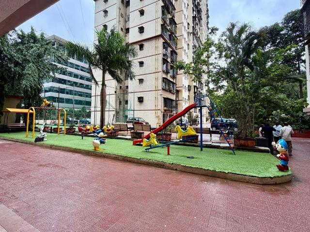 Resale | 3 BHK + Store Room 1350 Sq.Ft. Apartment in Runwal Centre
