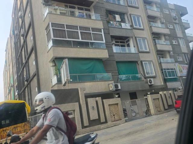 Resale | 3 BHK + Store Room 1440 Sq.Ft. Apartment in Vardhman Nagar
