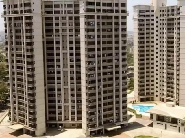 Resale | 3 BHK + Store Room 1450 Sq.Ft. Apartment in Raheja Tipco Heights