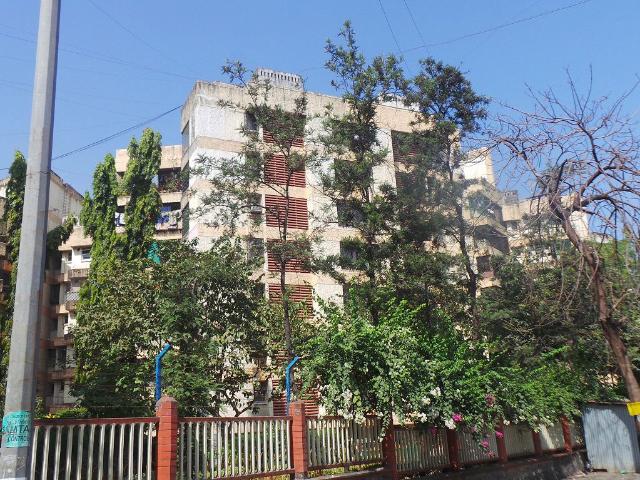 Resale | 3 BHK + Store Room 1550 Sq.Ft. Apartment in Rail Vihar CHS