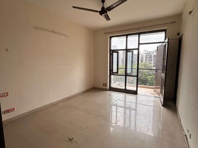 Resale | 3 BHK + Store Room 1600 Sq.Ft. Apartment in Omaxe Heights