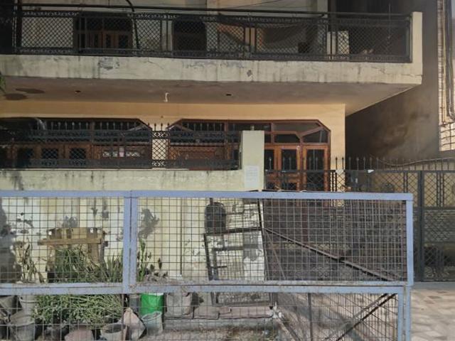 Resale | 3 BHK + Store Room 162 Sq.Mt. Independent House in Sector 56
