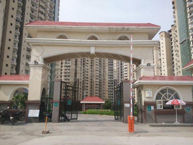 Resale | 3 BHK + Store Room 1640 Sq.Ft. Apartment in Amrapali Sapphire