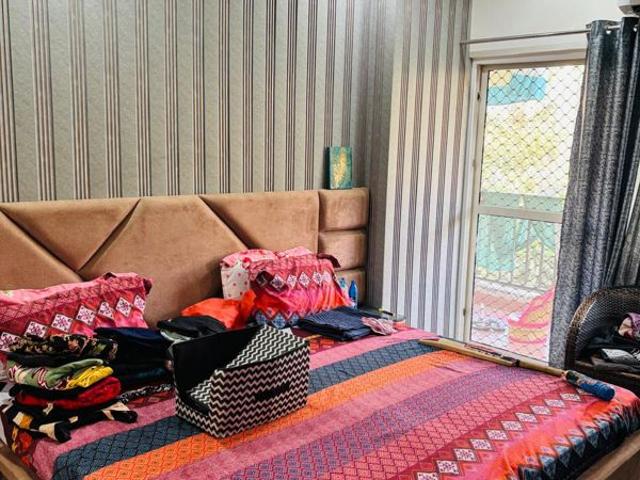 Resale | 3 BHK + Store Room 1650 Sq.Ft. Apartment in Amrapali Sapphire