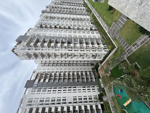 Resale | 3 BHK + Store Room 1727 Sq.Ft. Apartment in Ireo The Corridors