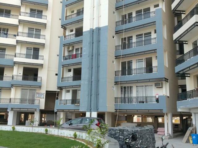 Resale | 3 BHK + Store Room 1770 Sq.Ft. Apartment in Ratan Galaxy