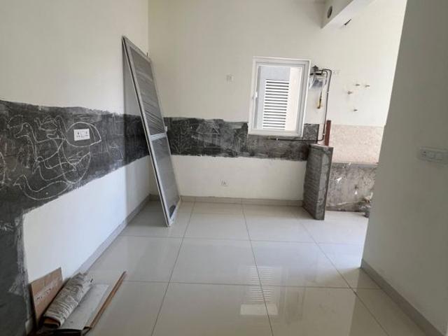 Resale | 3 BHK + Store Room 2250 Sq.Ft. Apartment in Salarpuria Aqua Vista