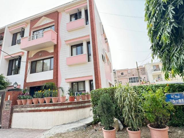 Resale | 3 BHK + Pooja Room 400 Sq.Yd. Villa in Phase 7
