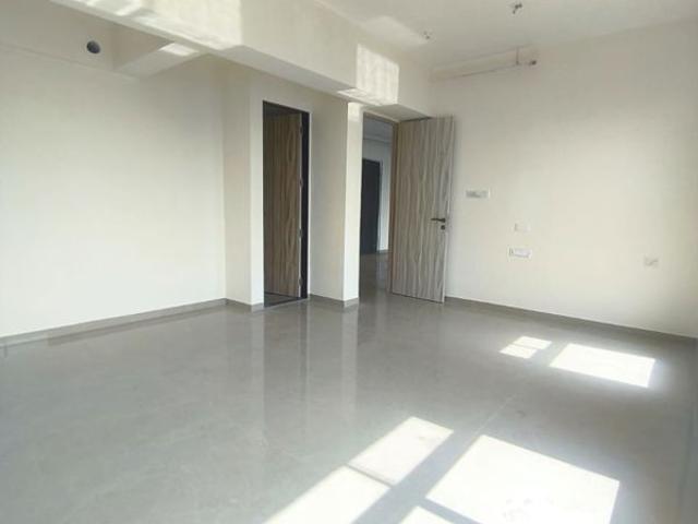 Resale | 3 BHK + Pooja Room 960 Sq.Ft. Apartment in Mahindra Vista