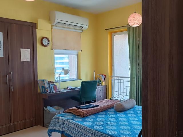 Resale | 3 BHK + Pooja Room 1200 Sq.Ft. Apartment in One Hiranandani Park