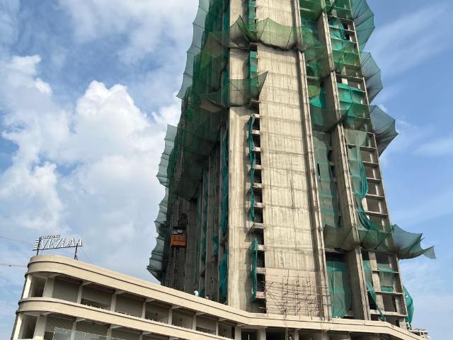 Resale | 3 BHK + Pooja Room 1265 Sq.Ft. Apartment in City One Vezdaa